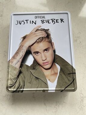 Justin Bieber Gift Collectible Tin/Fan Item